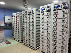 Installation et mise en service dâun systĂšme de batteries haute tension (HV) pour le solaire